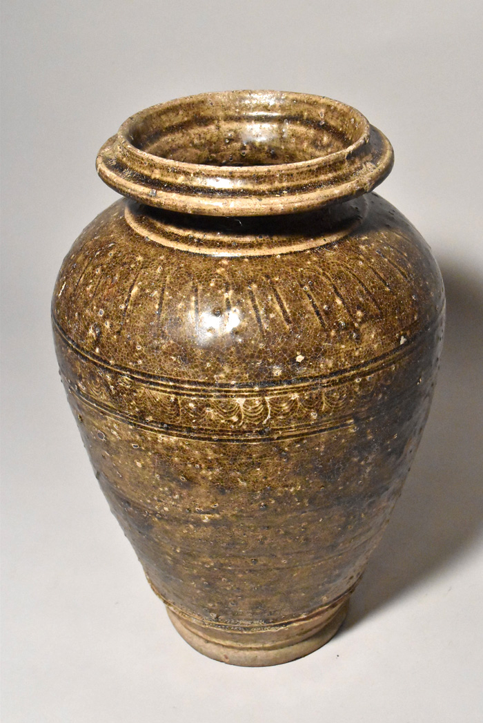 【信頼】黒褐釉大壺（クメール・１１～１３世紀前後） 東南アジア