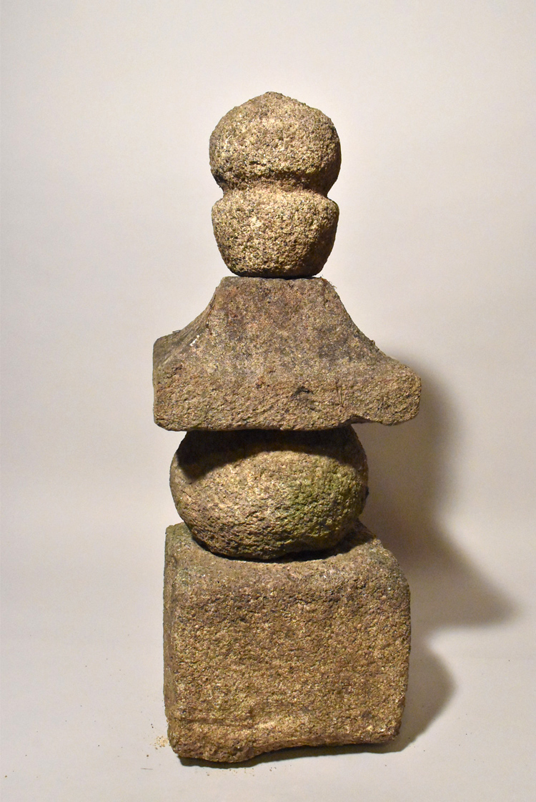 秋の新作石造五輪塔（鎌倉時代） 仏像