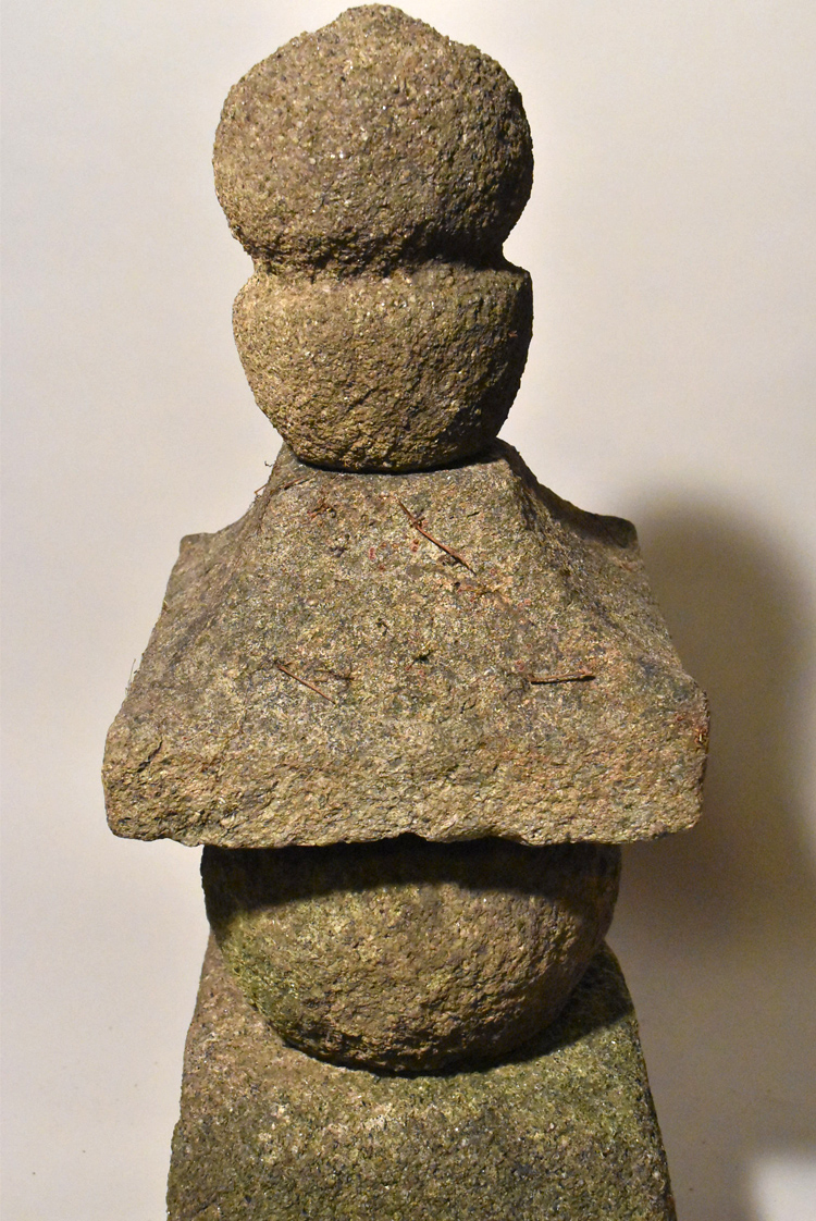 秋の新作石造五輪塔（鎌倉時代） 仏像
